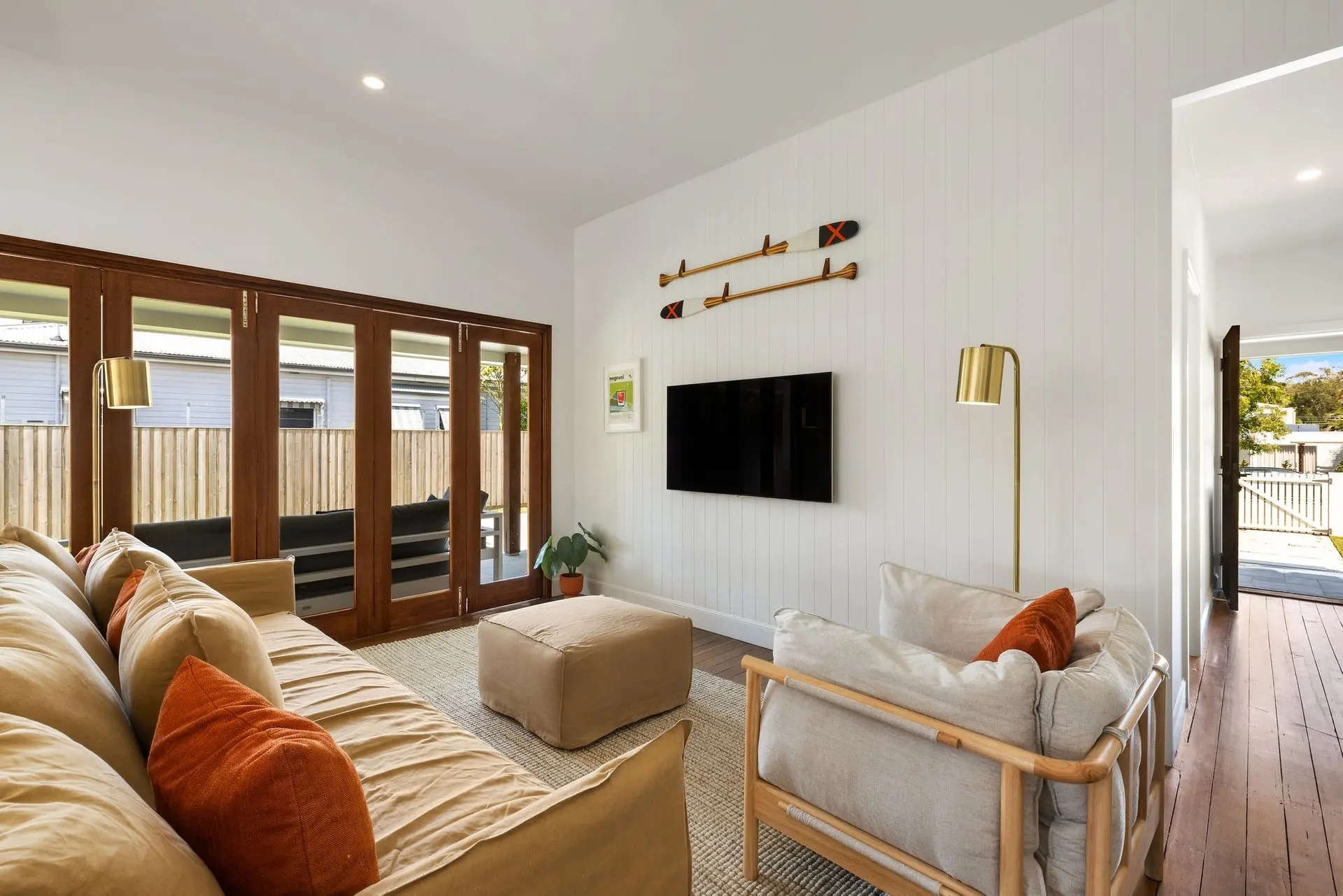 Sunnyside on Burns – 3 BR retreat moments to town