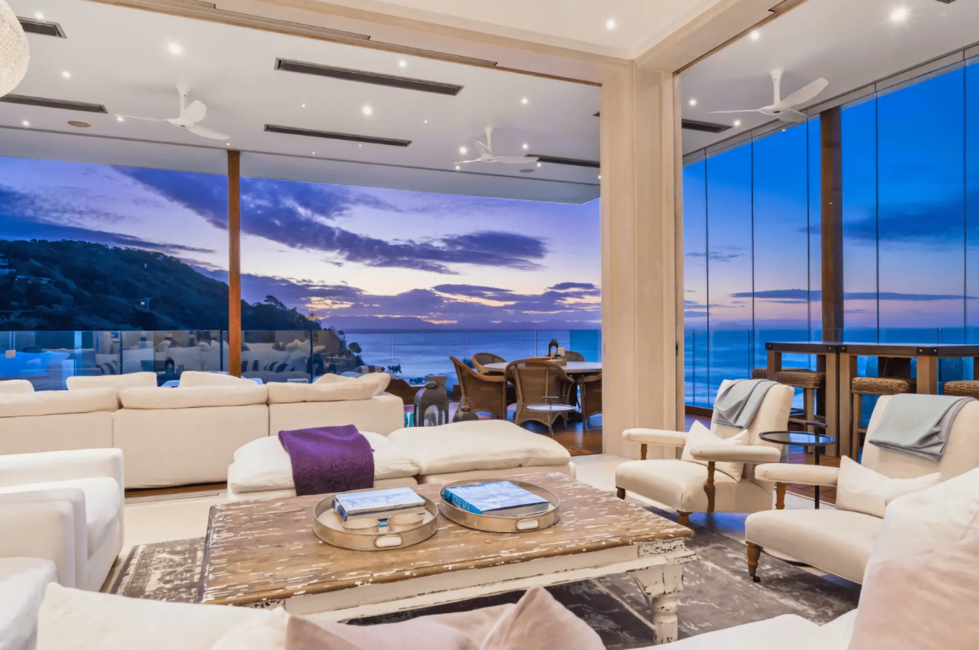 Twenty Six Wategos – luxury retreat with pool