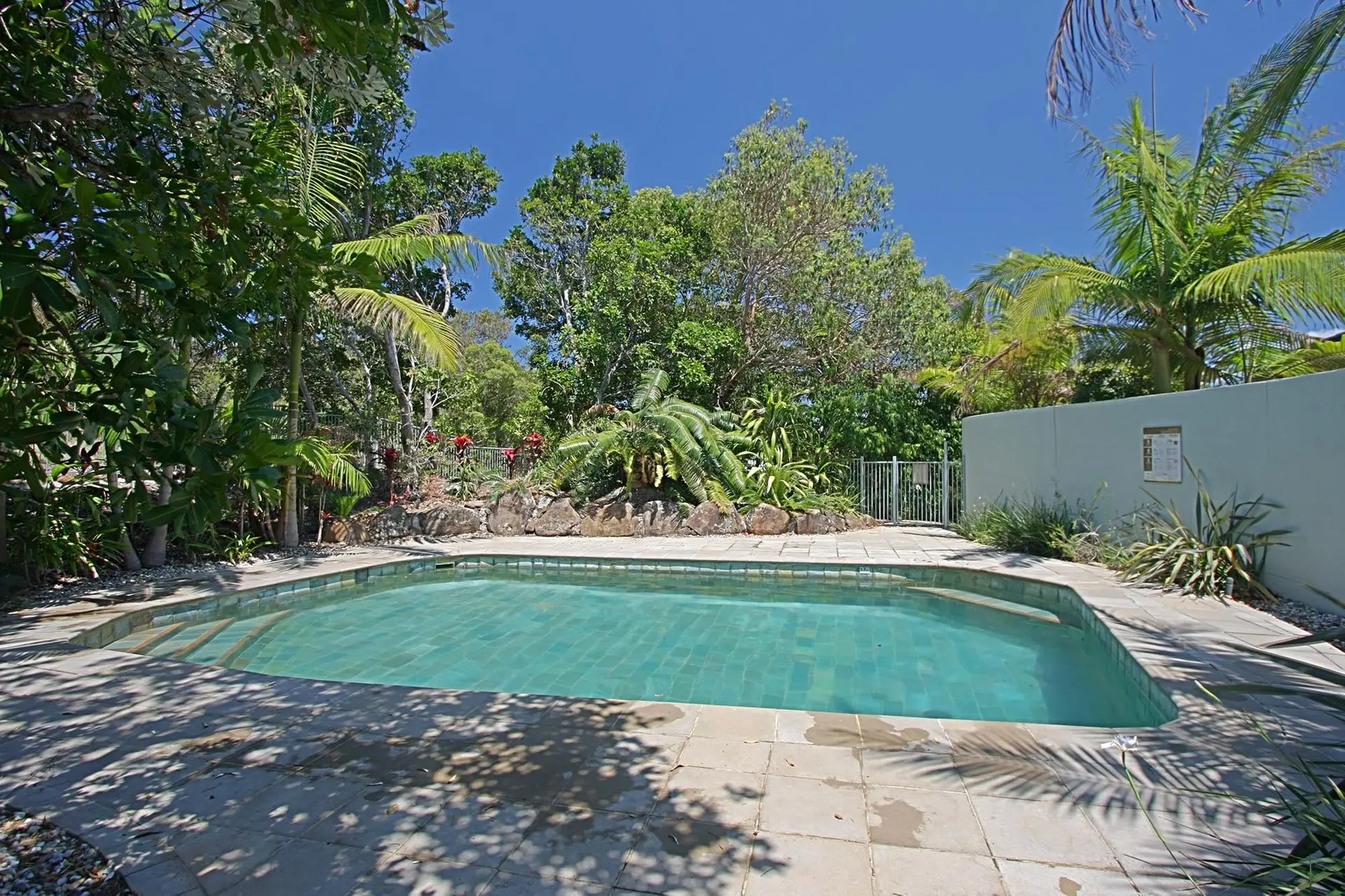 3 James Cook Apartments – beachside haven w. pool