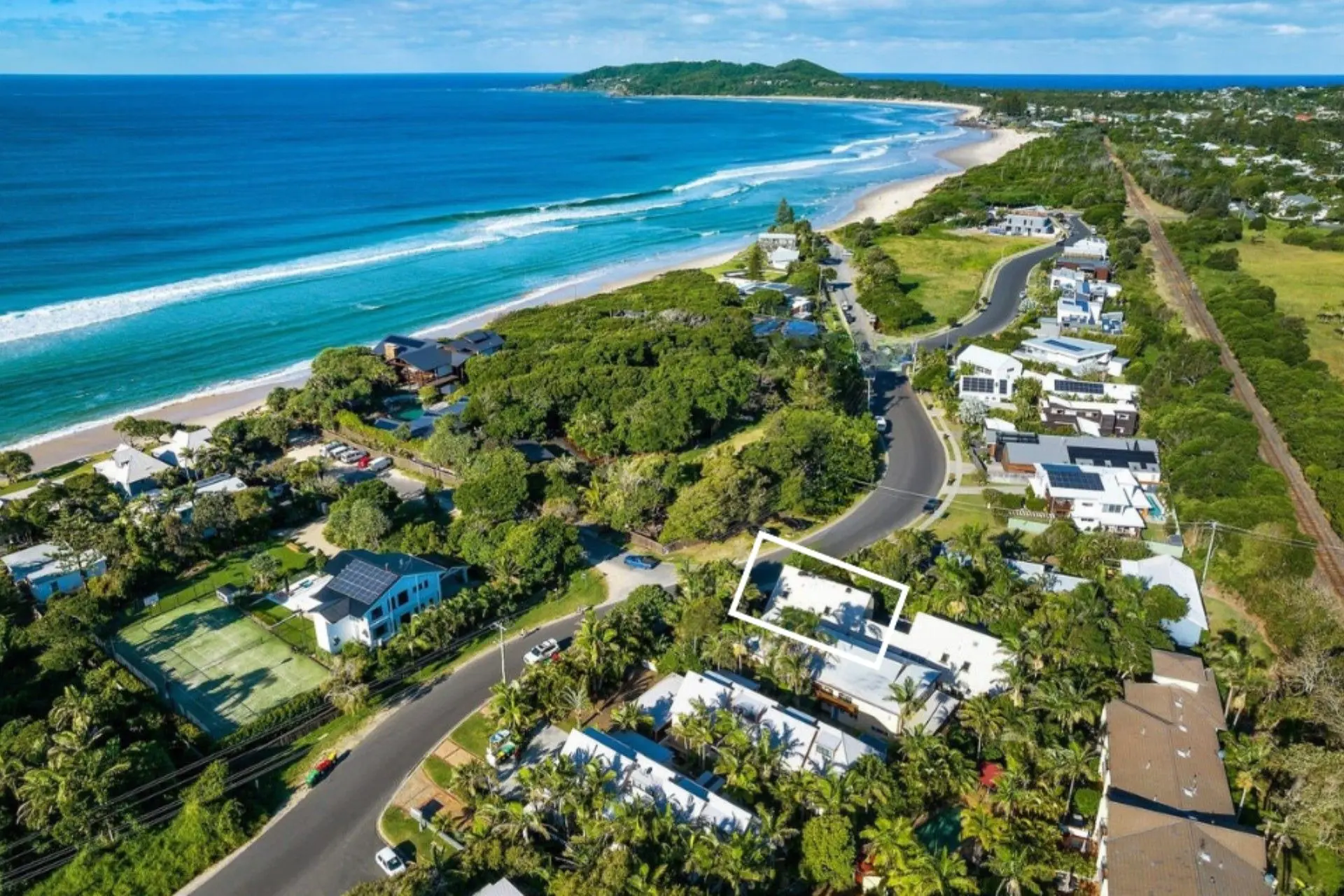 Noire at the Beach – steps from Belongil Beach