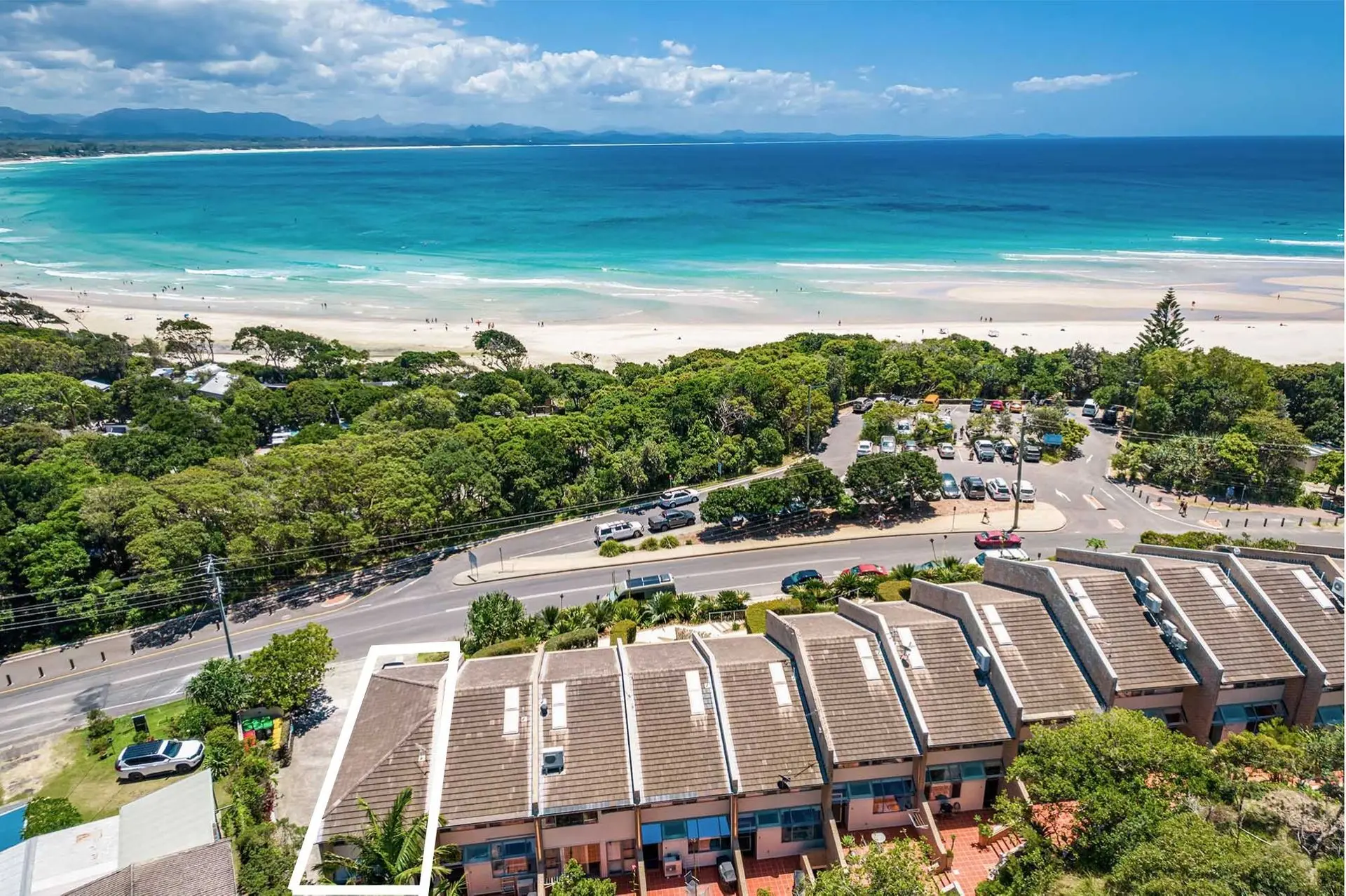 1 James Cook Apartments – opposite Clarkes Beach