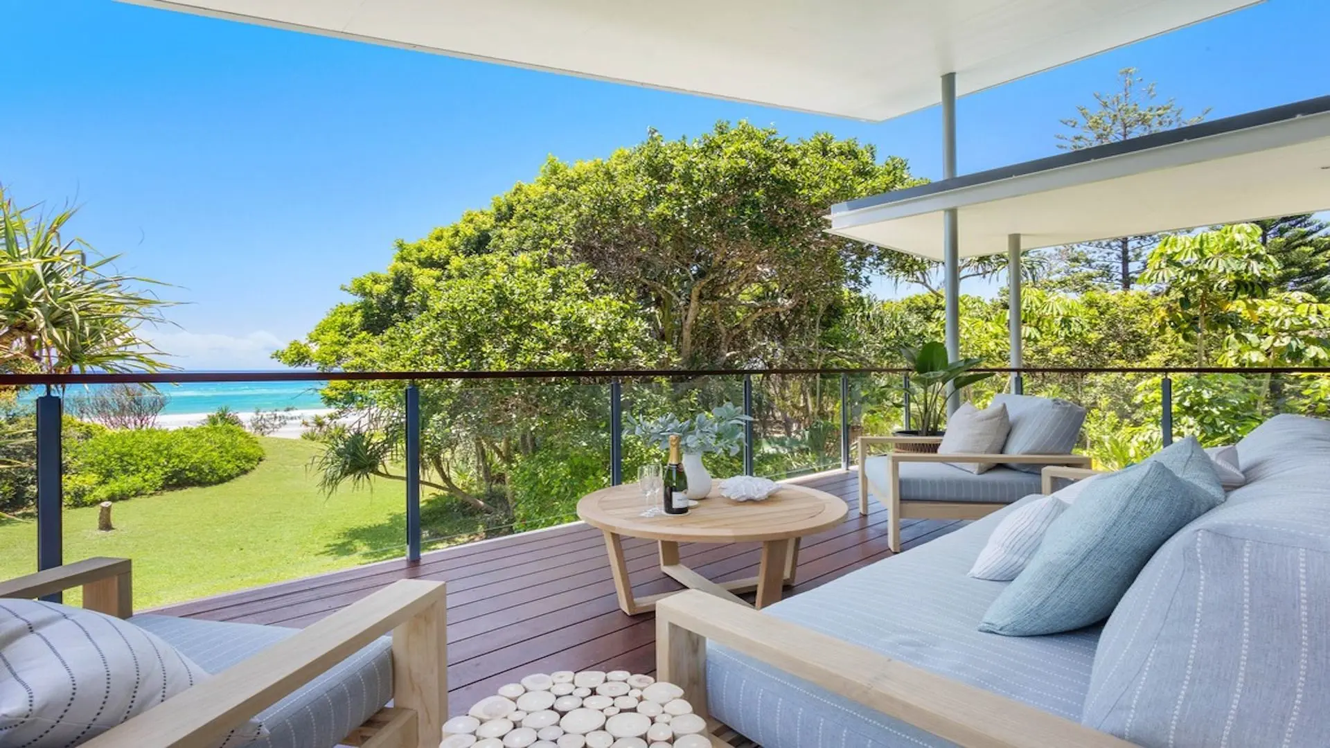 Wanda Ocean Front – direct Tallow Beach access