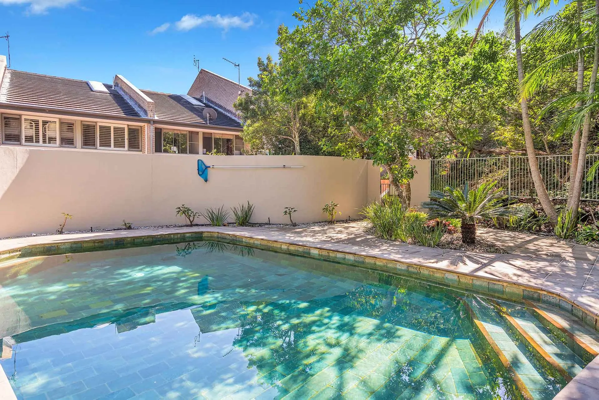 4 James Cook Apartments – renovated beachside pad