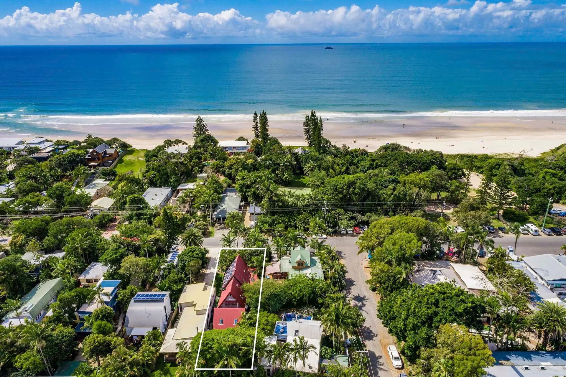 Longhouse – spacious 4 BR Belongil Beach retreat