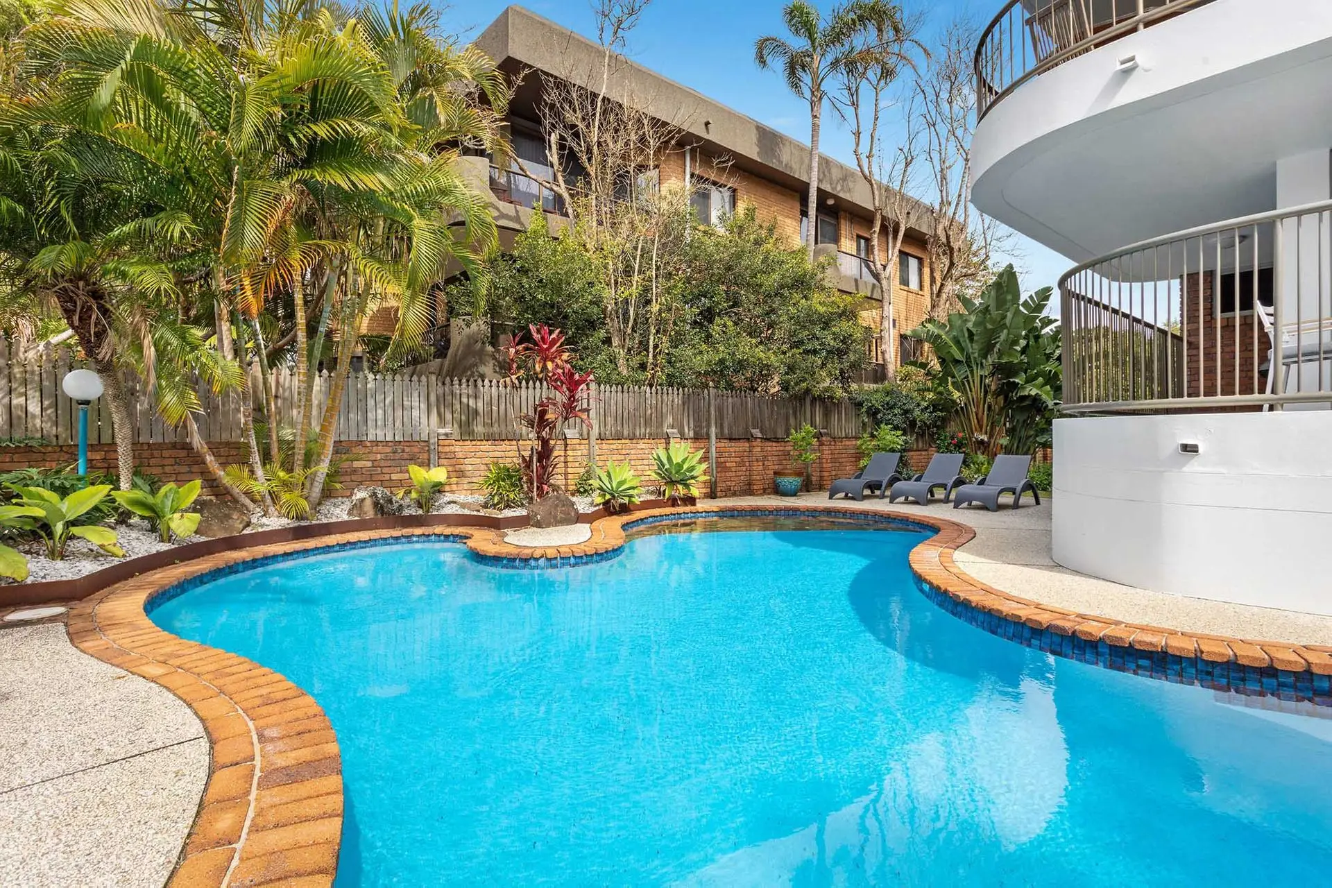 Pacific Blue – beachfront 2 BR apartment with pool