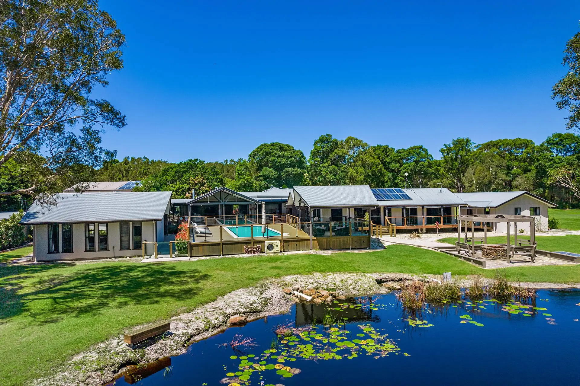 Lennox Coastal Retreat – resort-style home w. pool