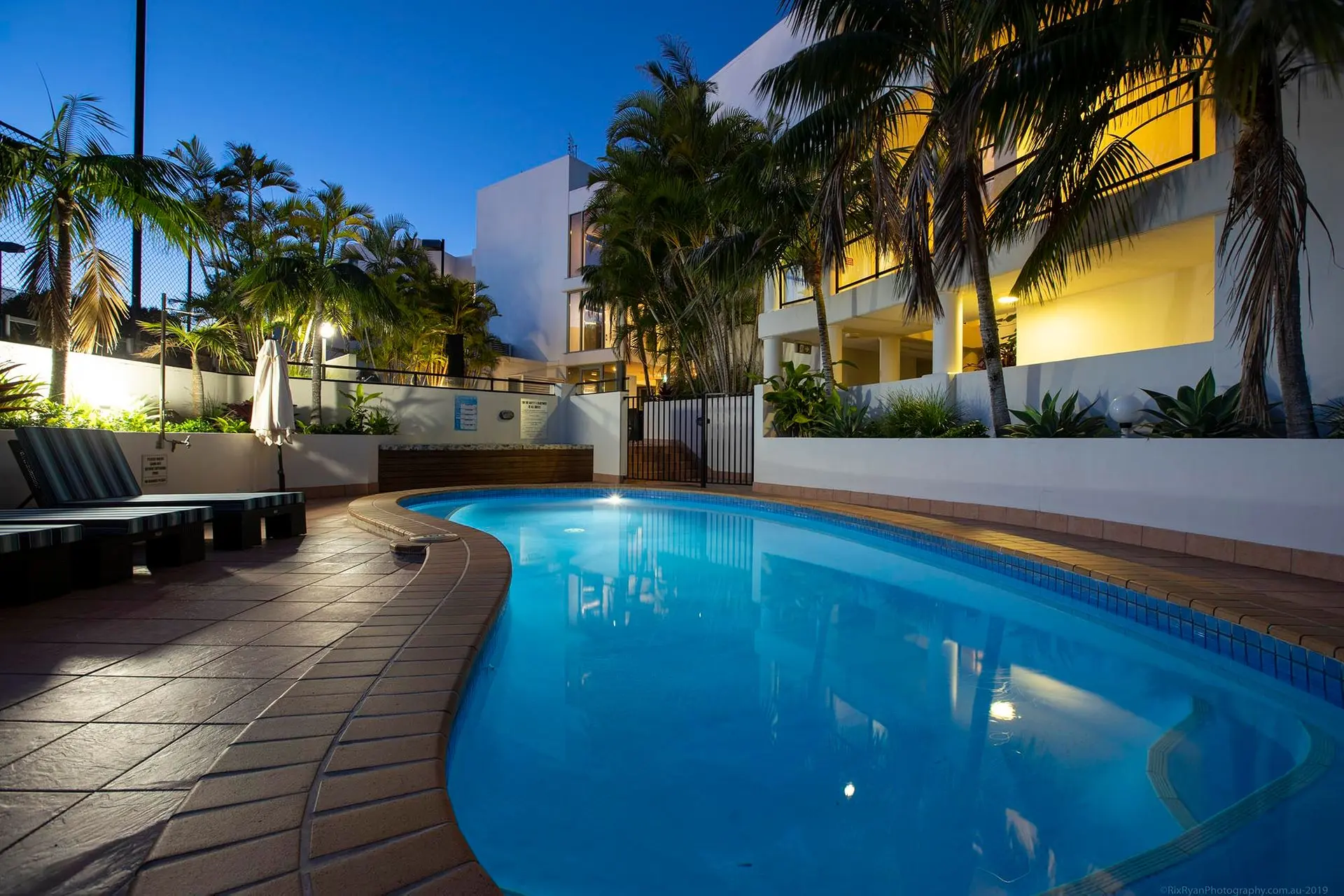 Bay Royal Apartment 2 – Opposite Main Beach & Heated Pool!