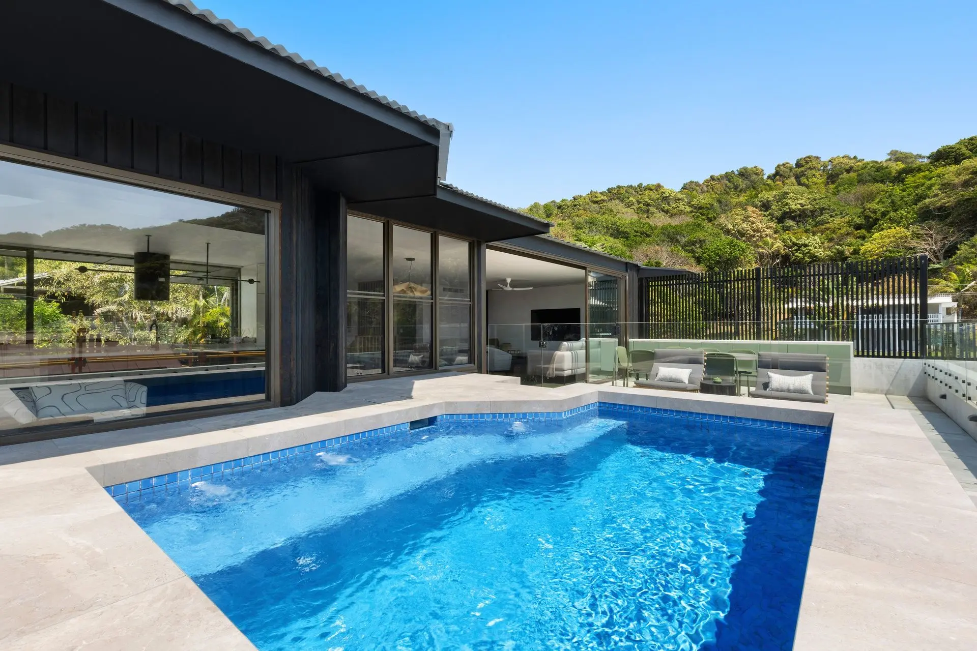 Starfall – designer retreat moments from the beach