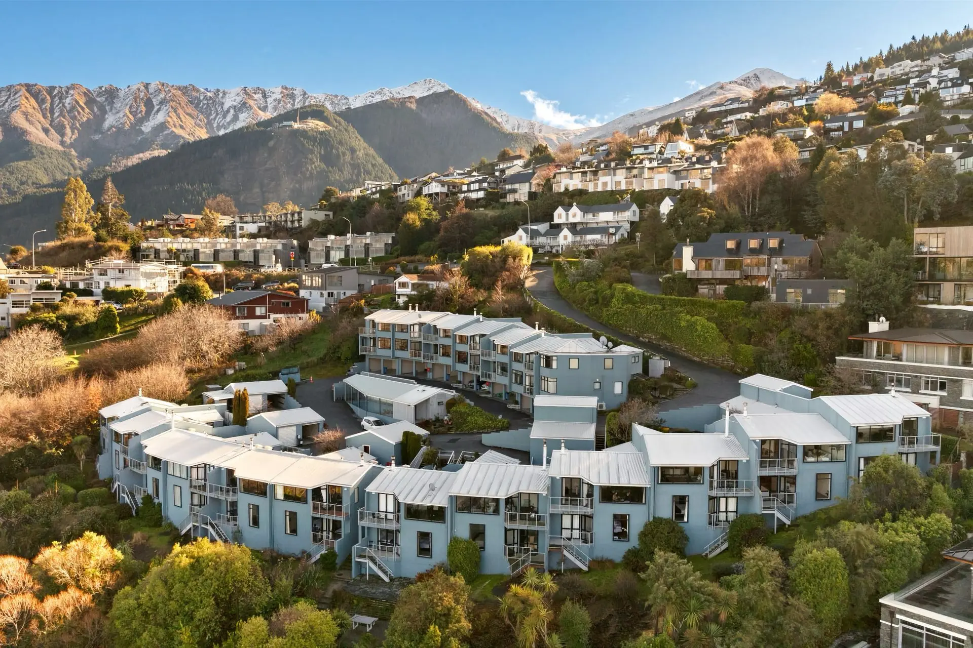 3 Bedroom Lakeview Apartment