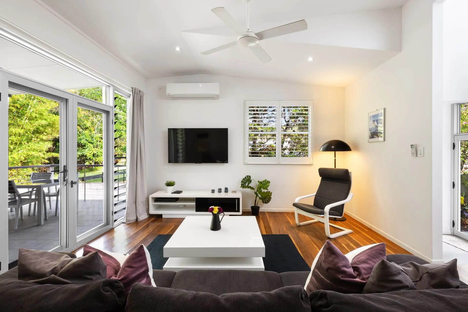 Lane by the Bay – Centrally located  2 bed modern Townhouse