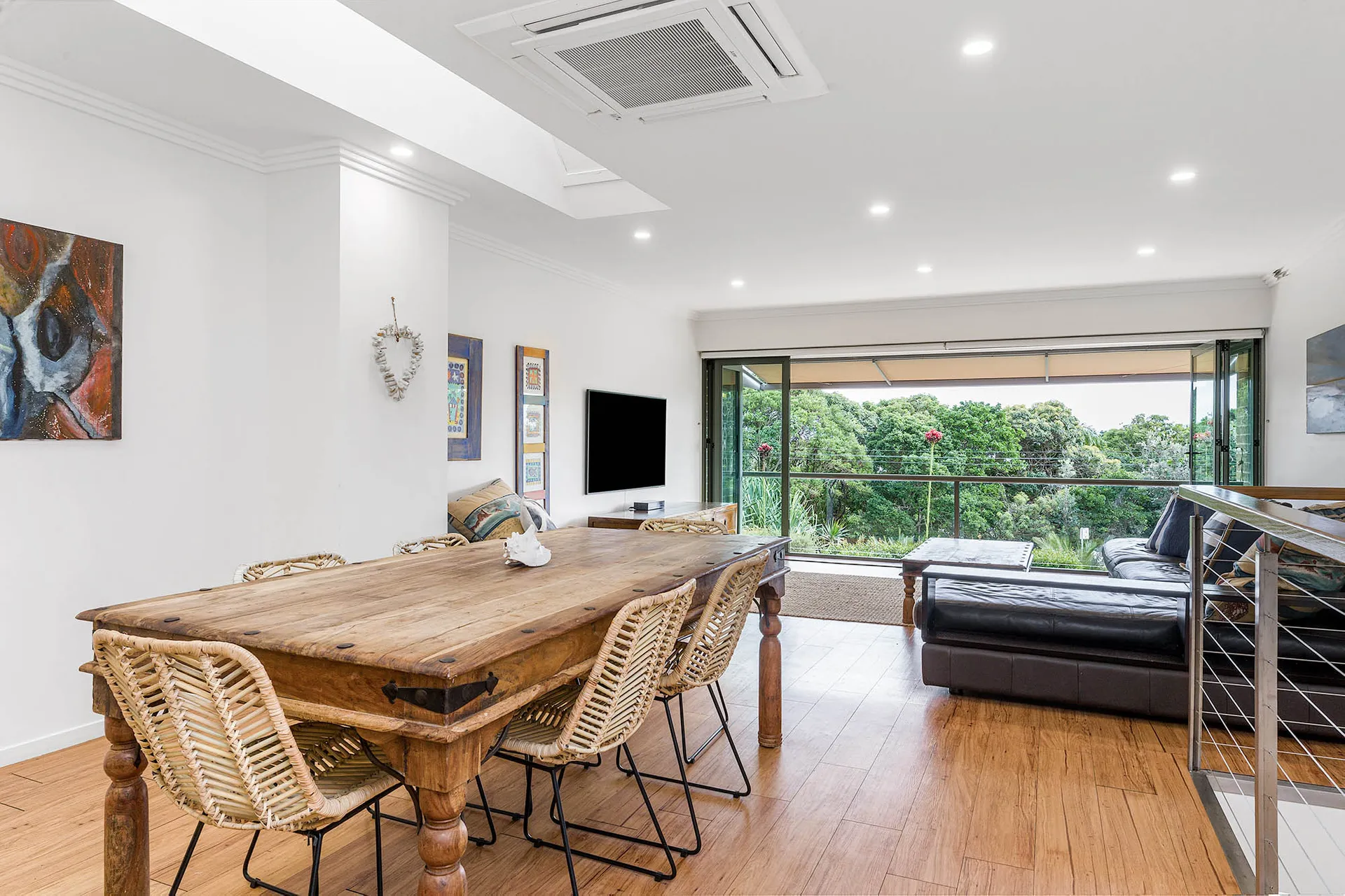 3 James Cook Apartments – beachside haven w. pool