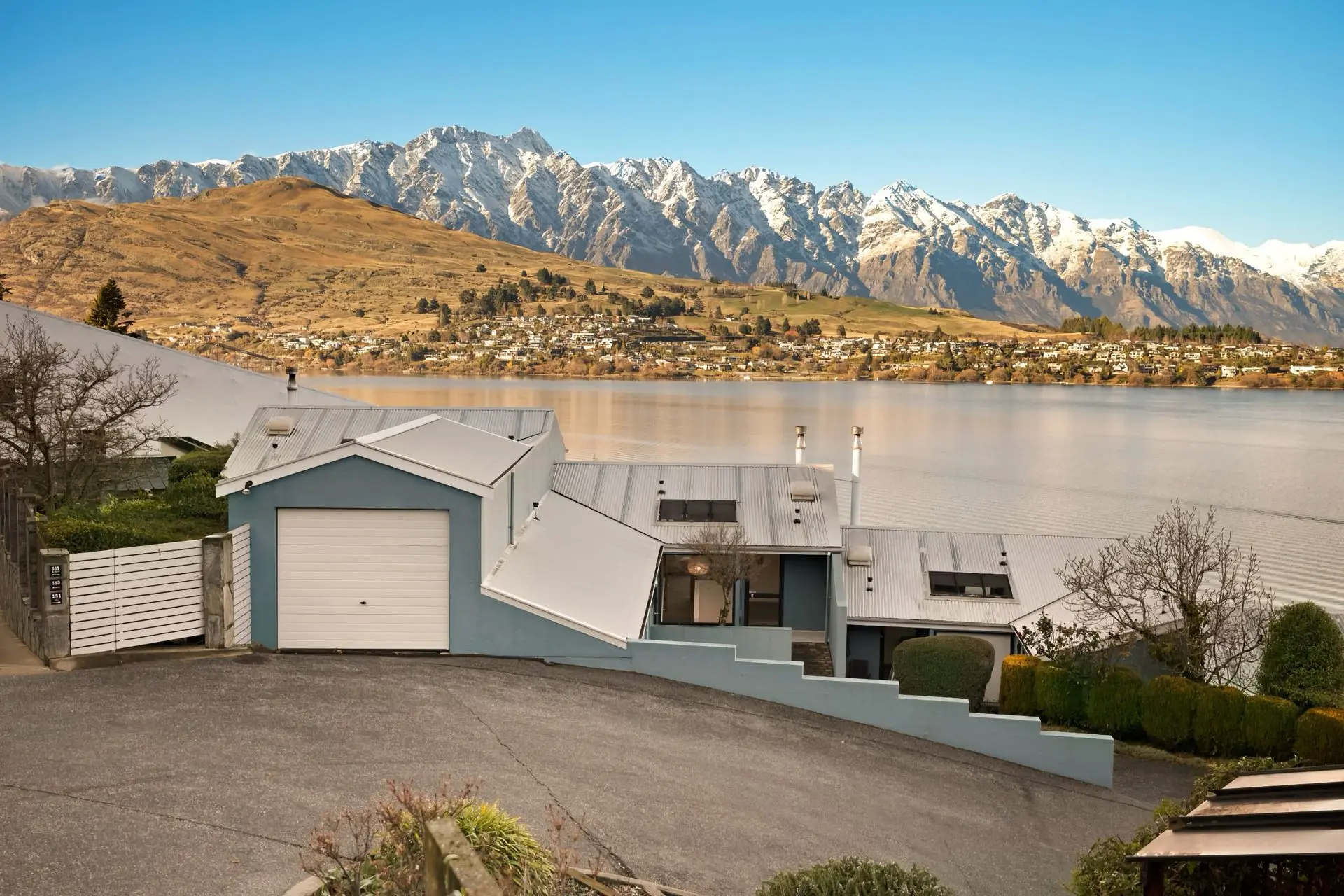 2 Bedroom Lakeview
