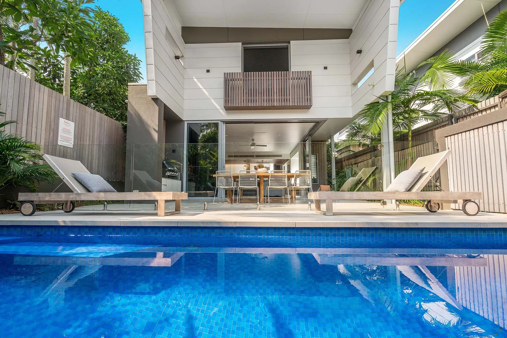 Kokos Beach House 2 – Belongil Beach pad with pool