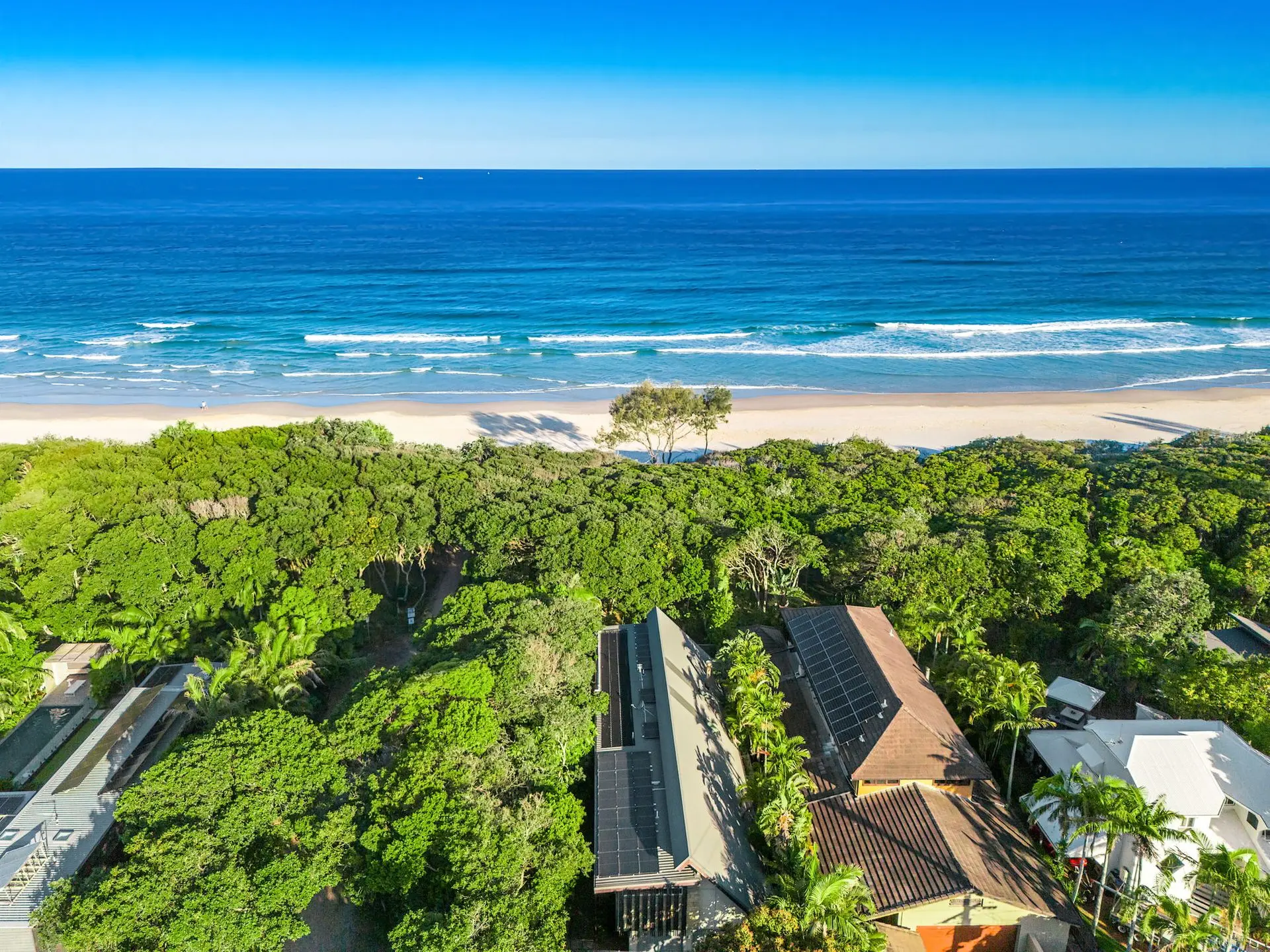 Ariels on the Beach – 4 BR beachfront home w. pool