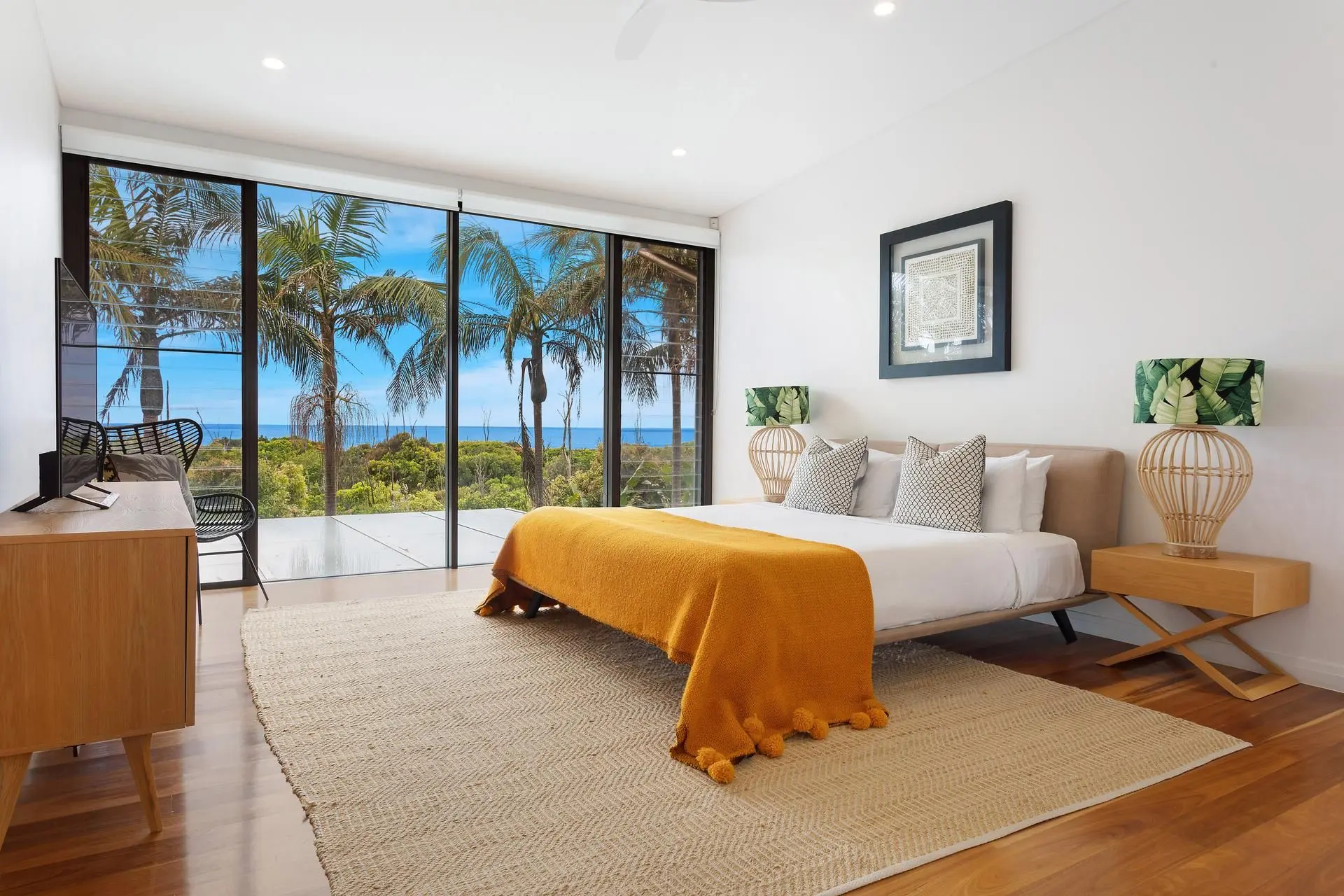 Kiah – nestled between Main & Belongil Beaches