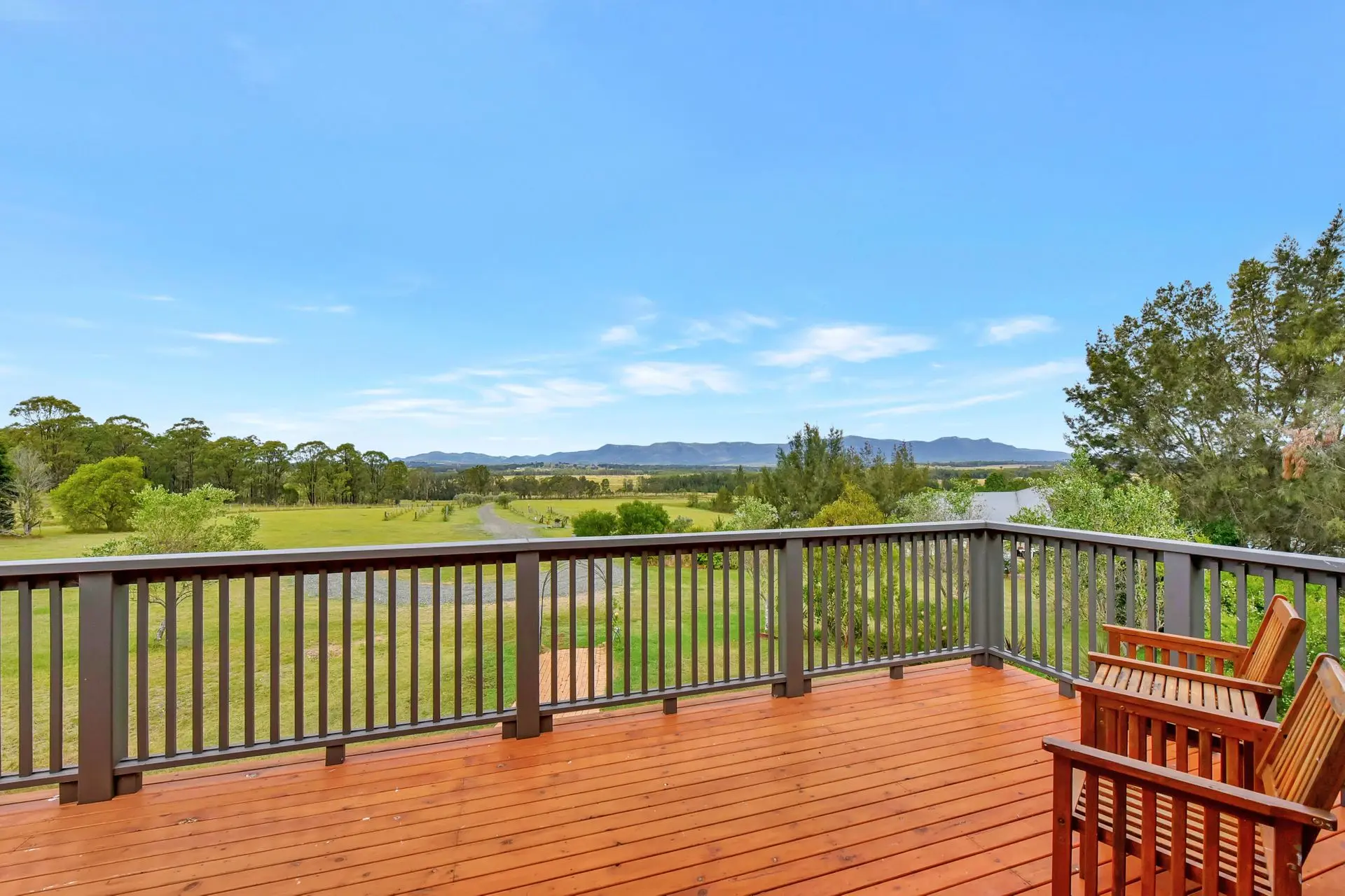 Silver Springs 4br Cottage, with Wifi, Views, Olives and Space