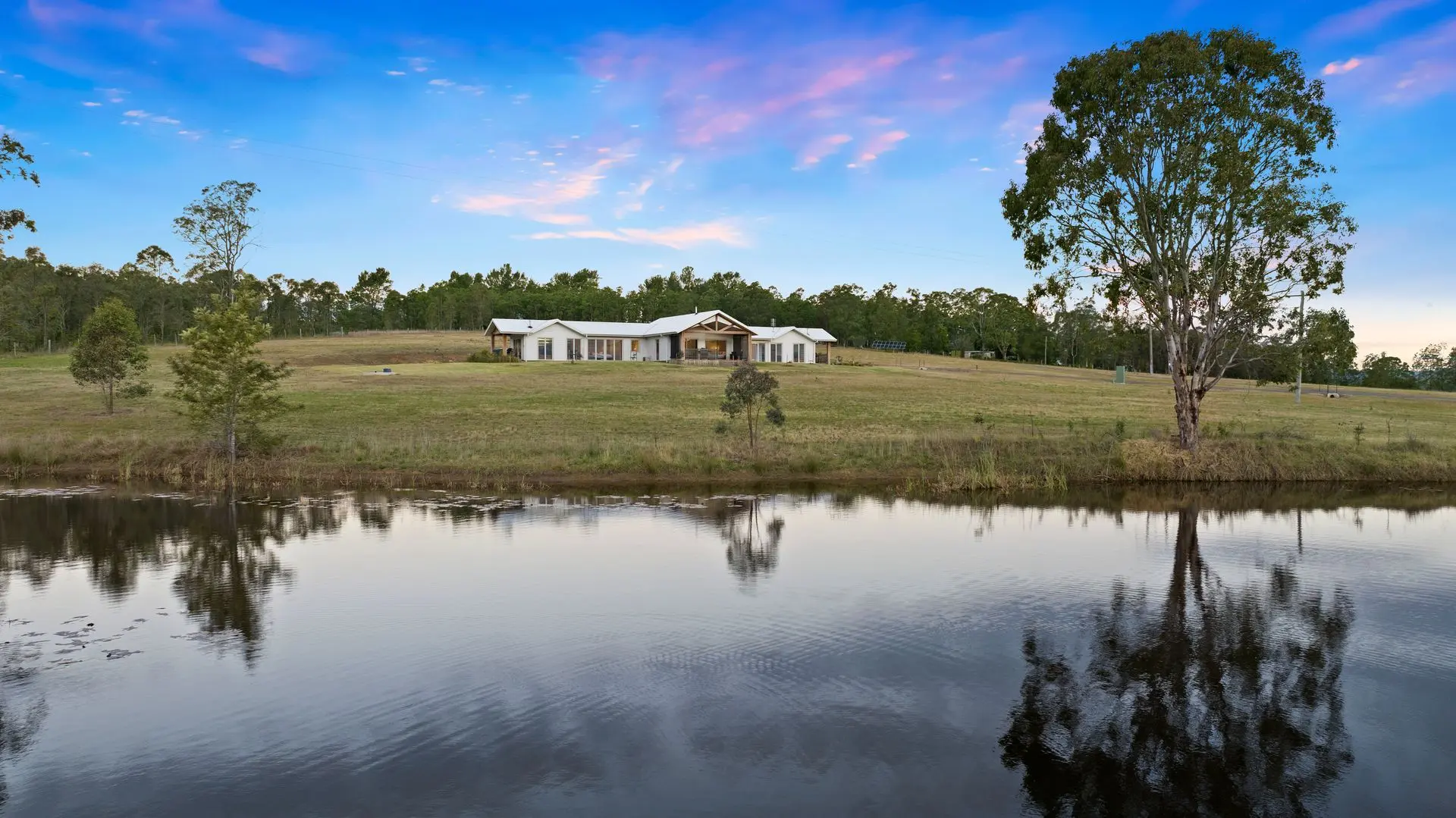 Molly Morgan Vineyard Lovedale Breakaway Villas . Sleeps Up to 6