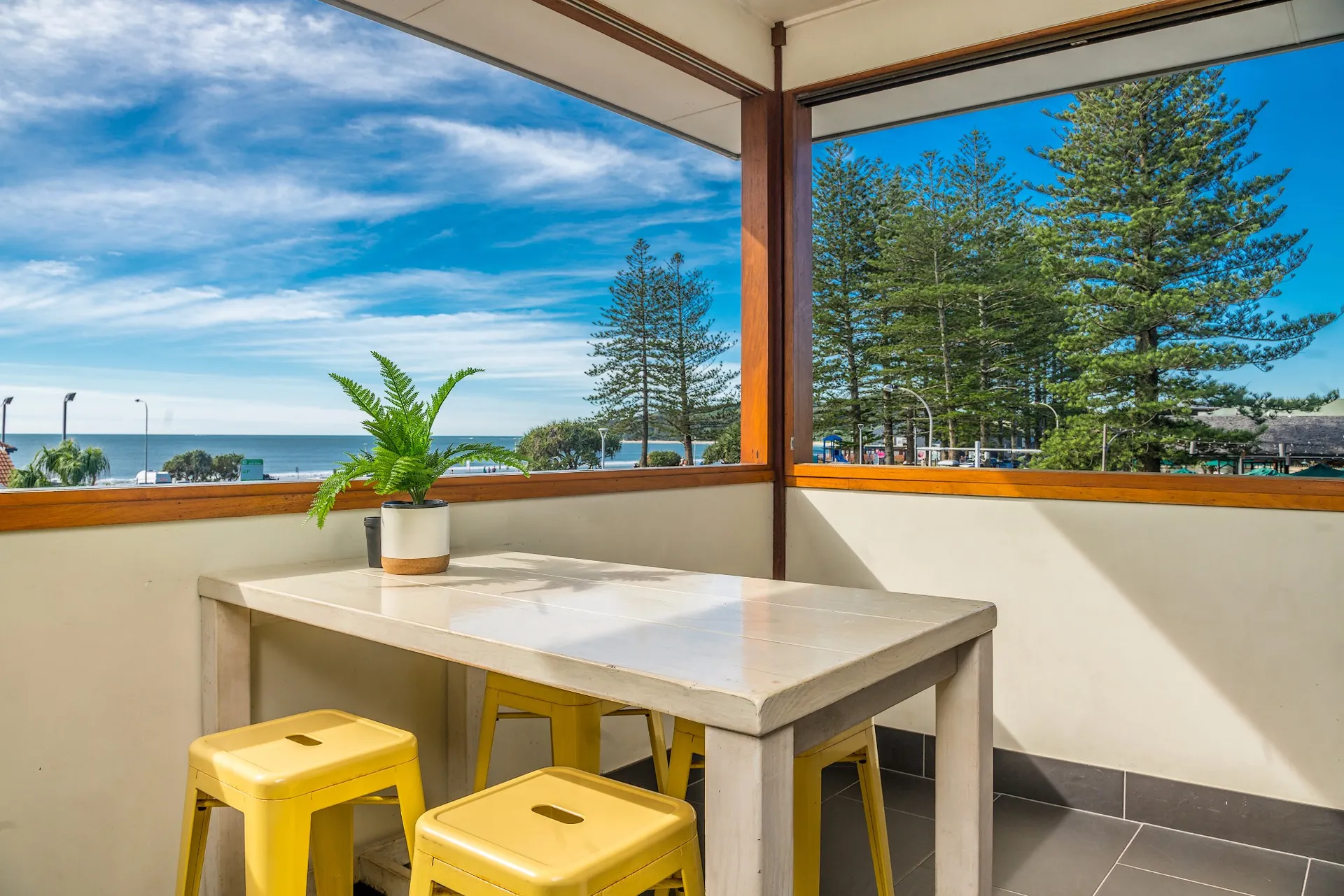 Quiksilver Apartments The Pass – steps from beach