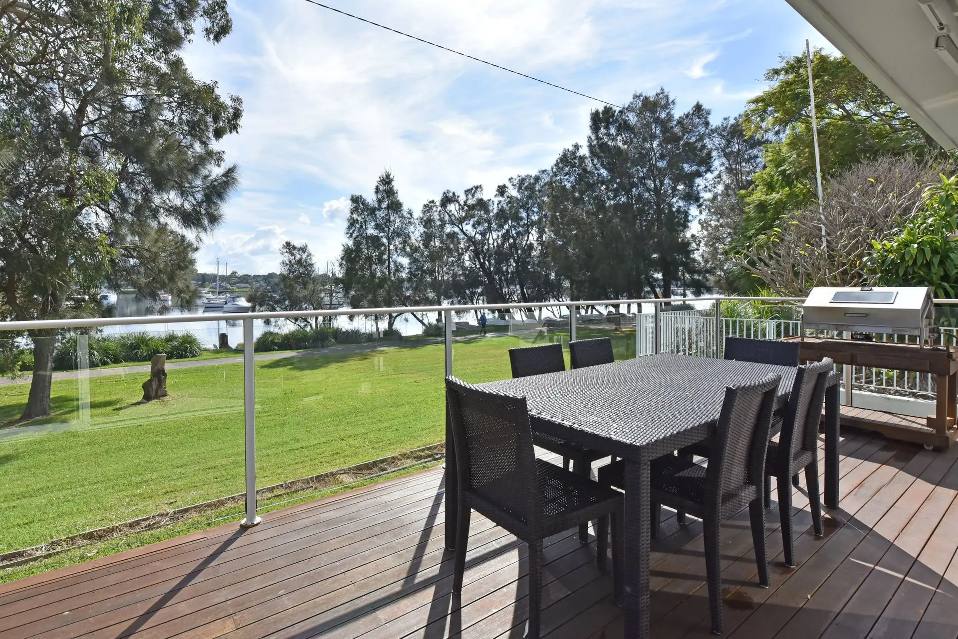 Wangi Lakehouse – renovated Lake Macquarie lakefront Location