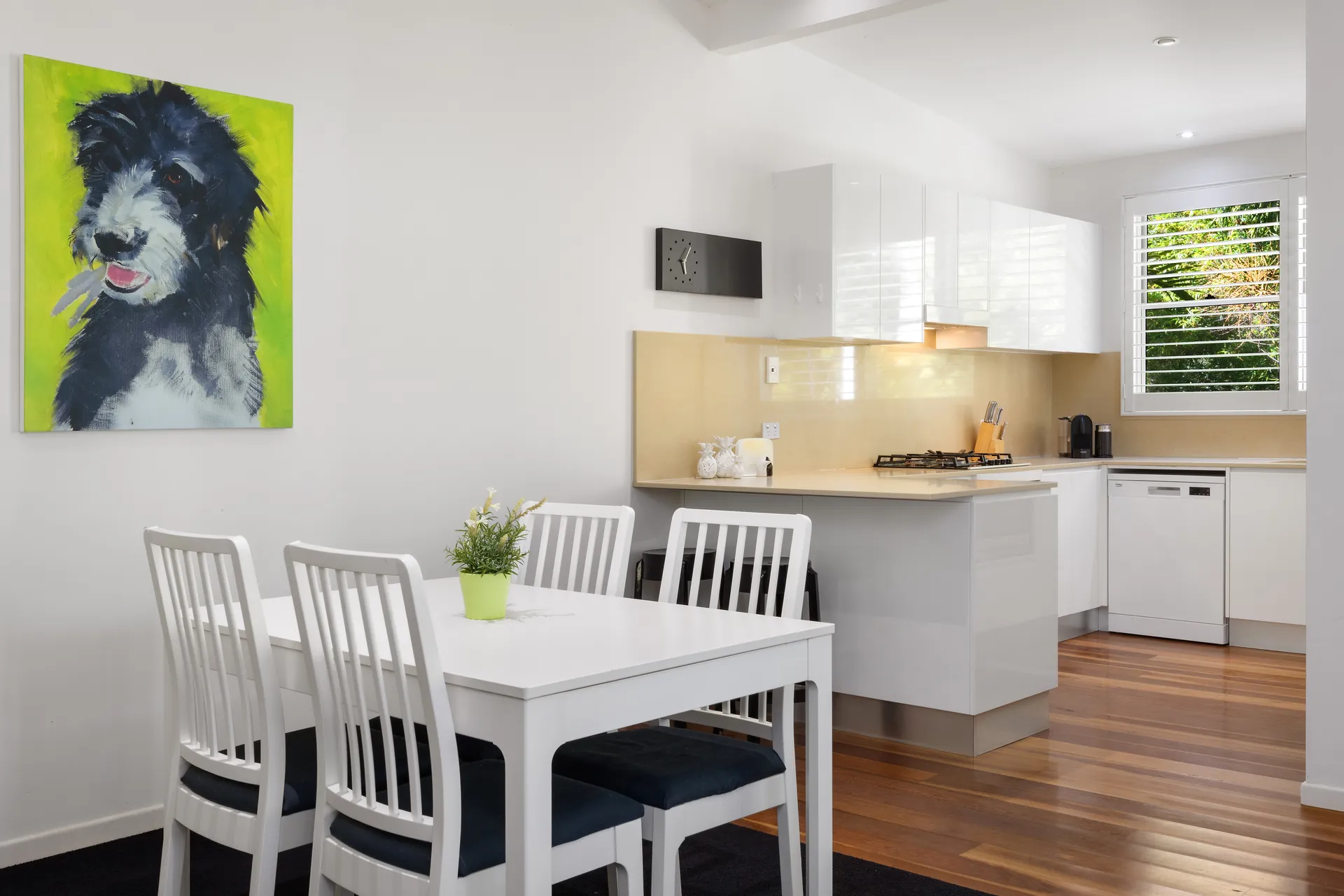 Lane by the Bay – Centrally located  2 bed modern Townhouse