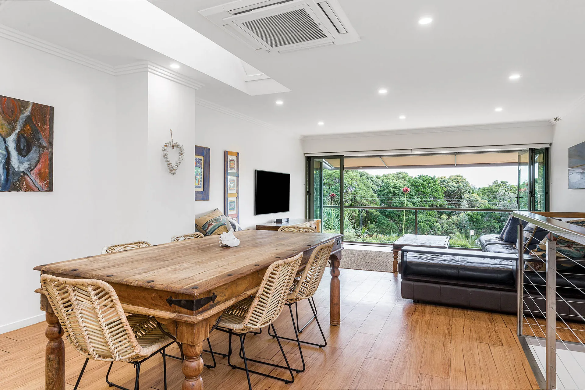 3 James Cook Apartments – beachside haven w. pool