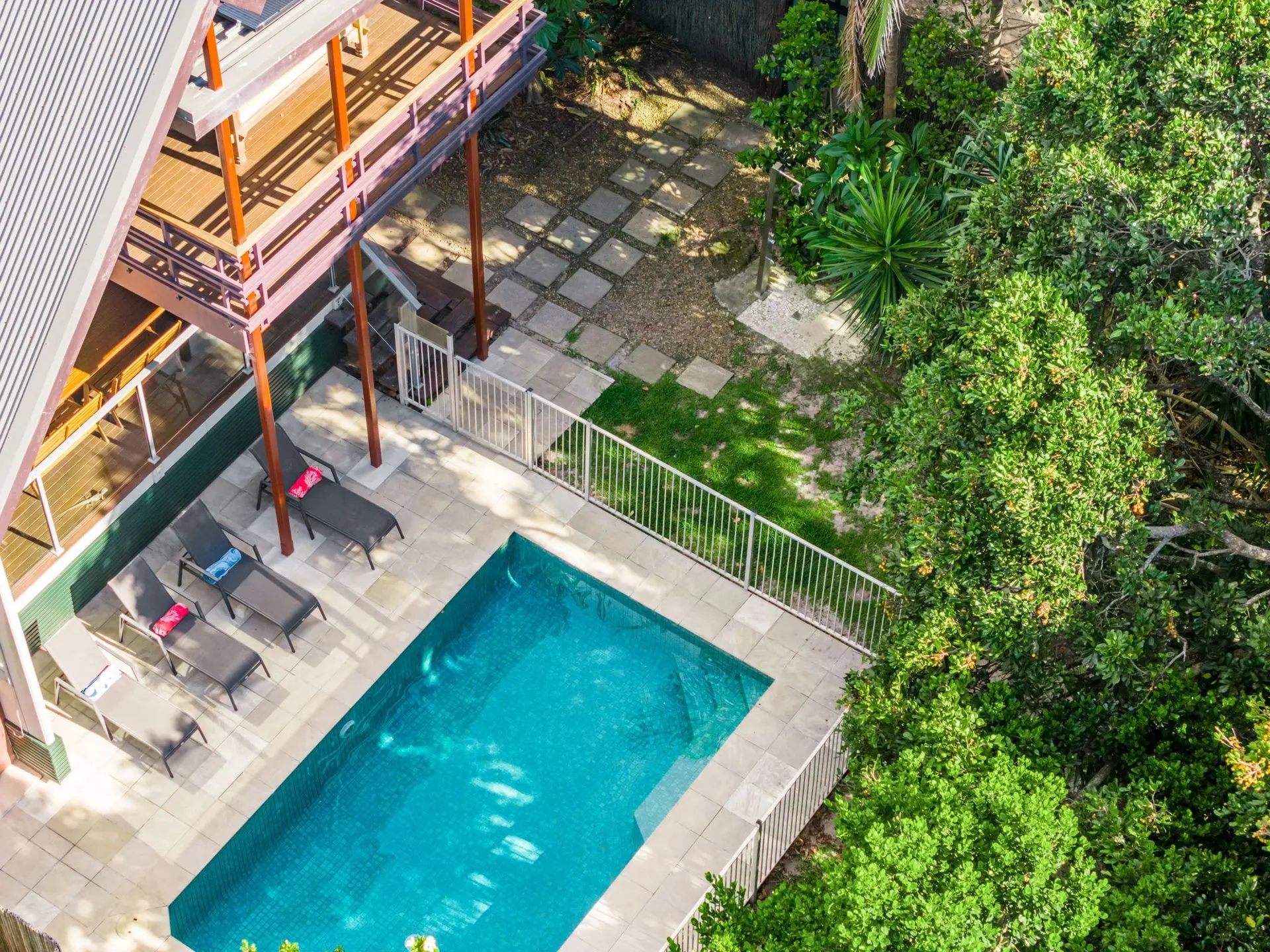 Ariels on the Beach – 4 BR beachfront home w. pool