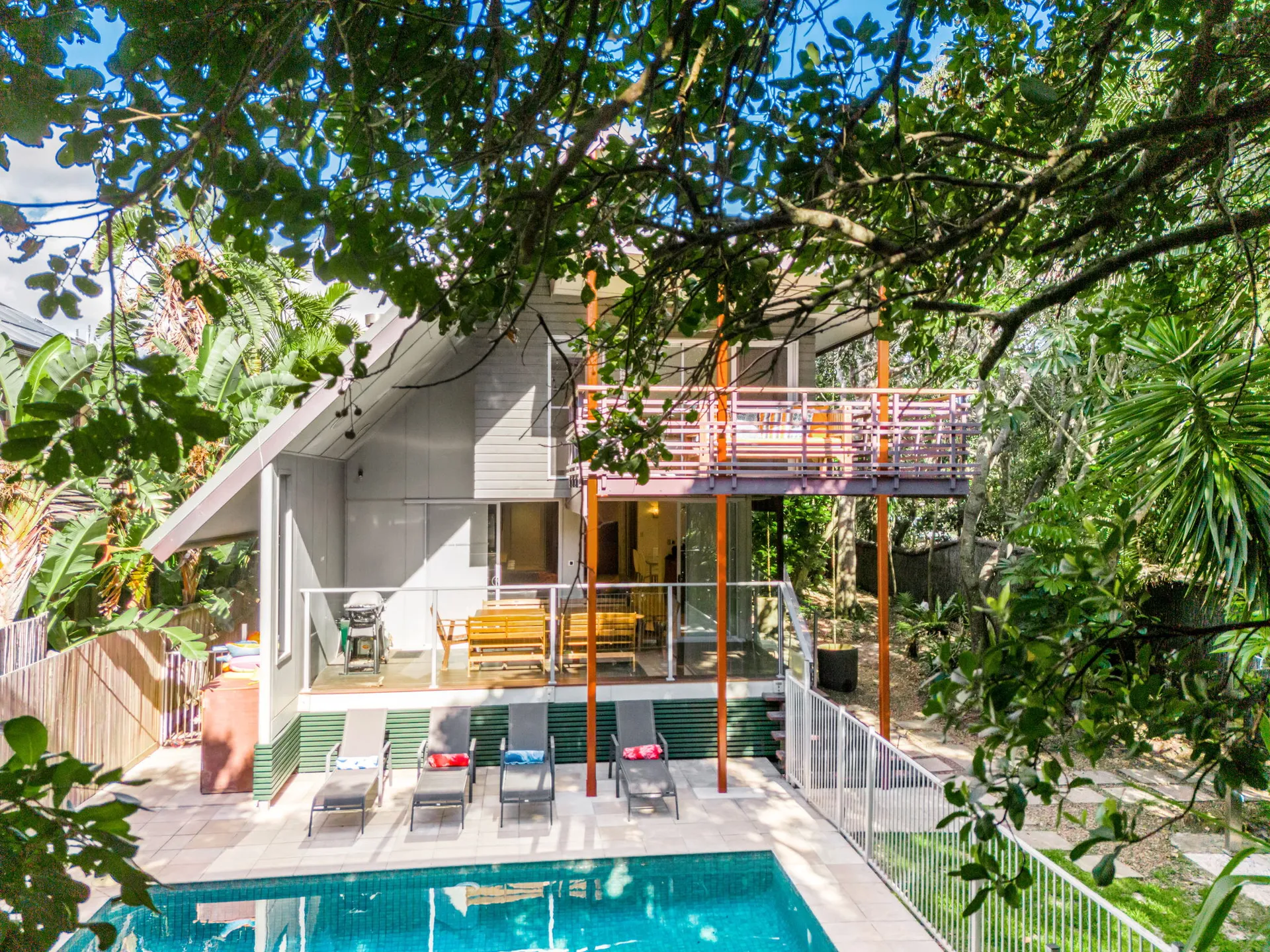 Ariels on the Beach – 4 BR beachfront home w. pool