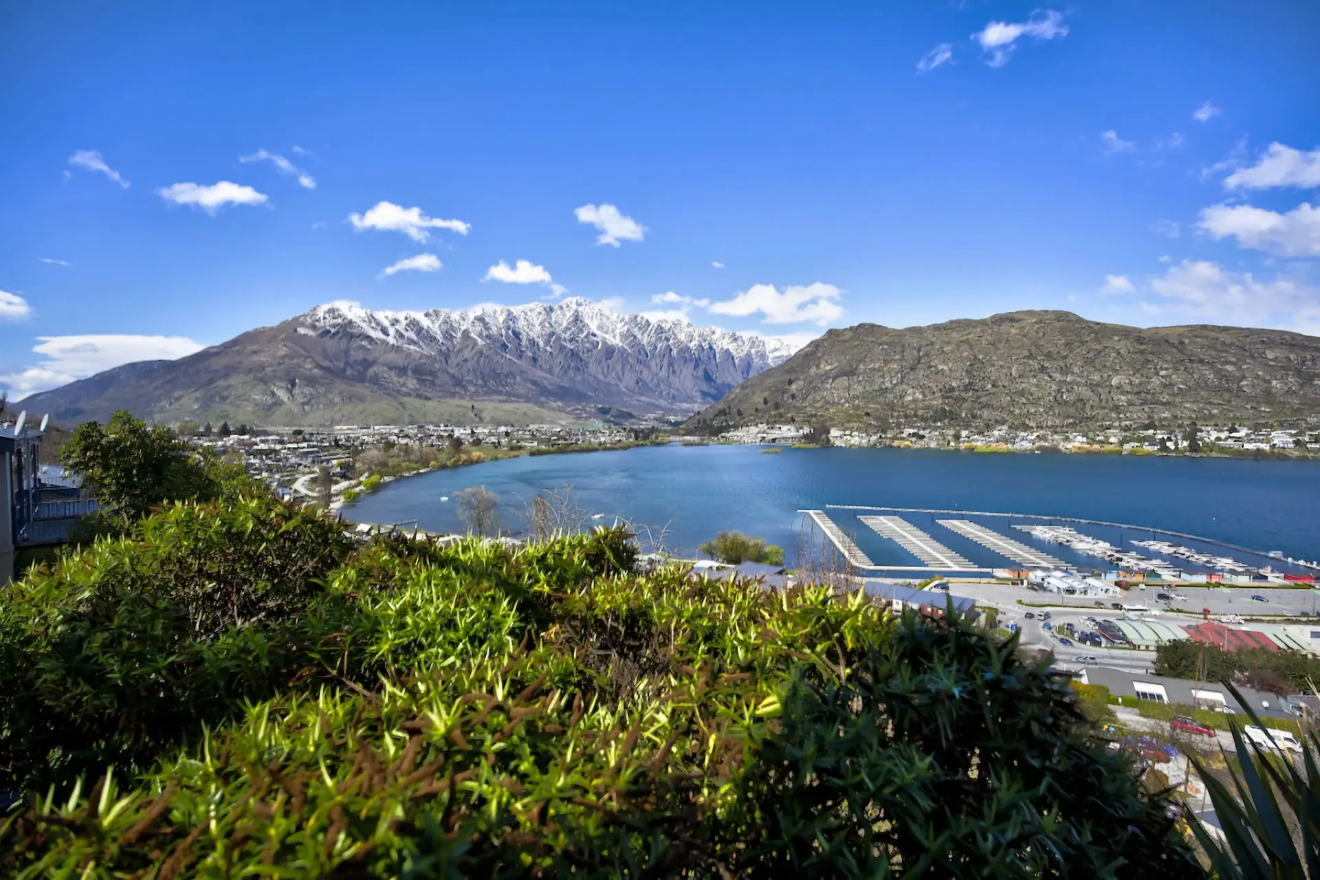 Remarkable View 3 bedroom – lake and mountain views