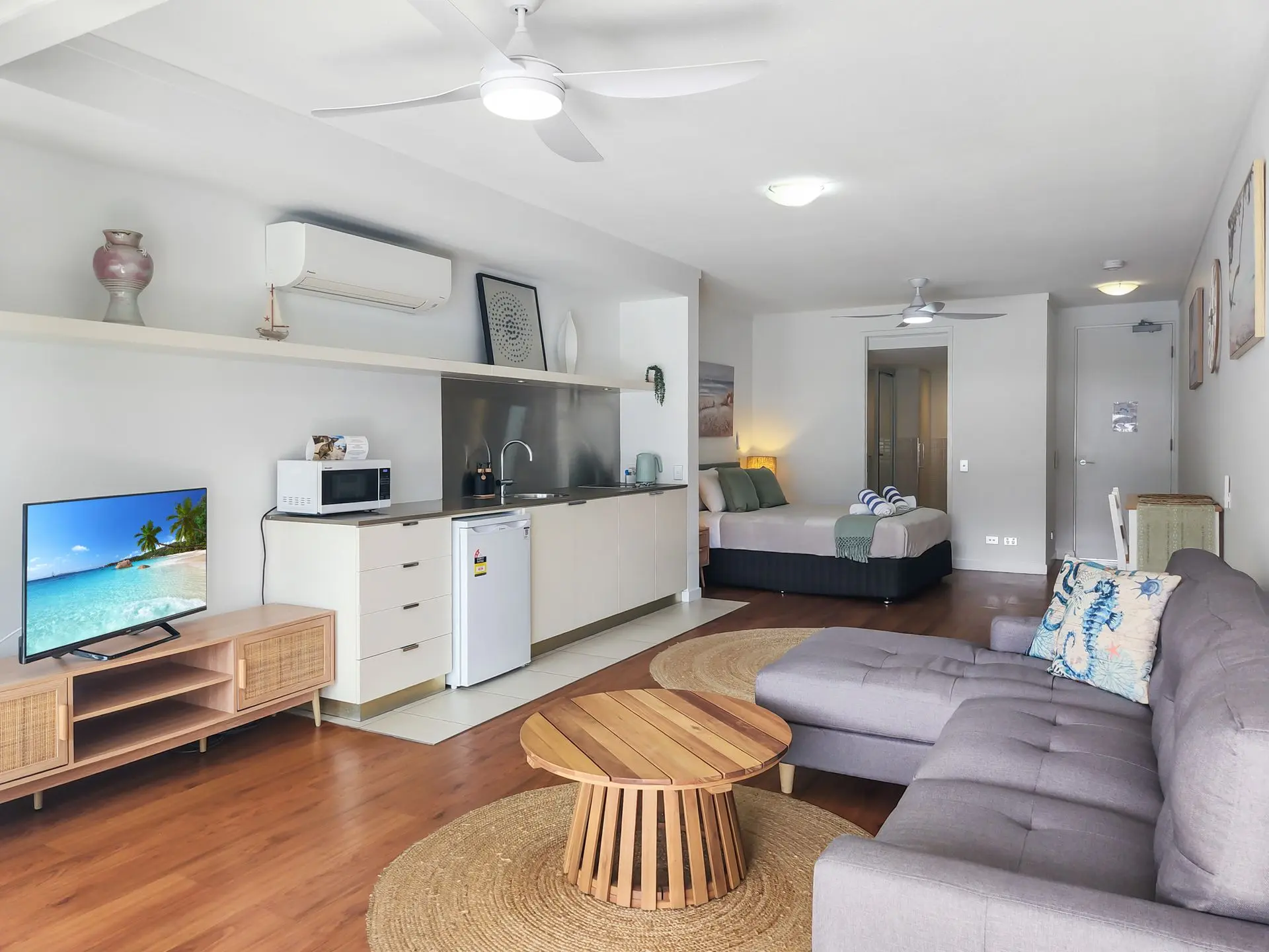 Blue on Blue Superior Studio Room 1221