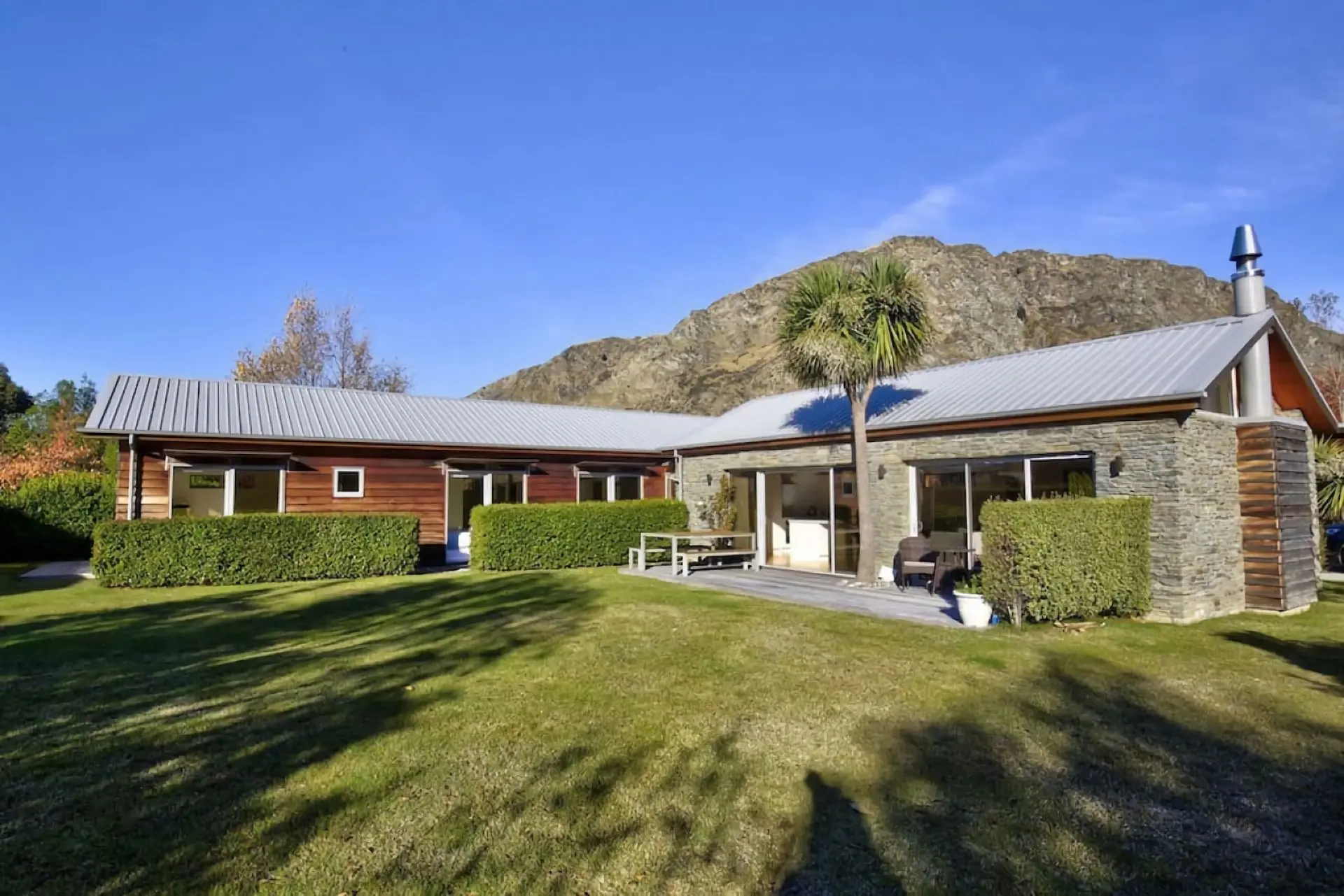 Coronet View – Family home with BBQ close to town