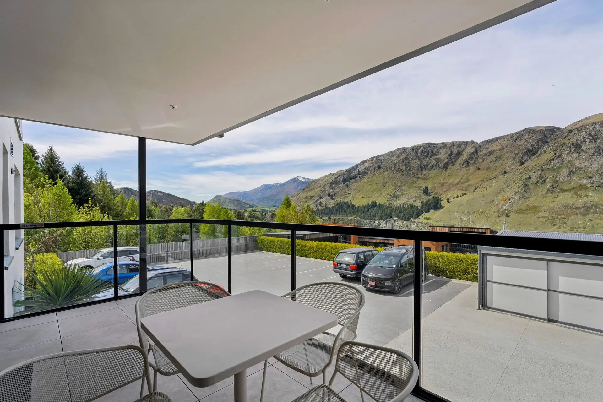 Kiwi 2-bed Apartment minutes from Coronet Peak