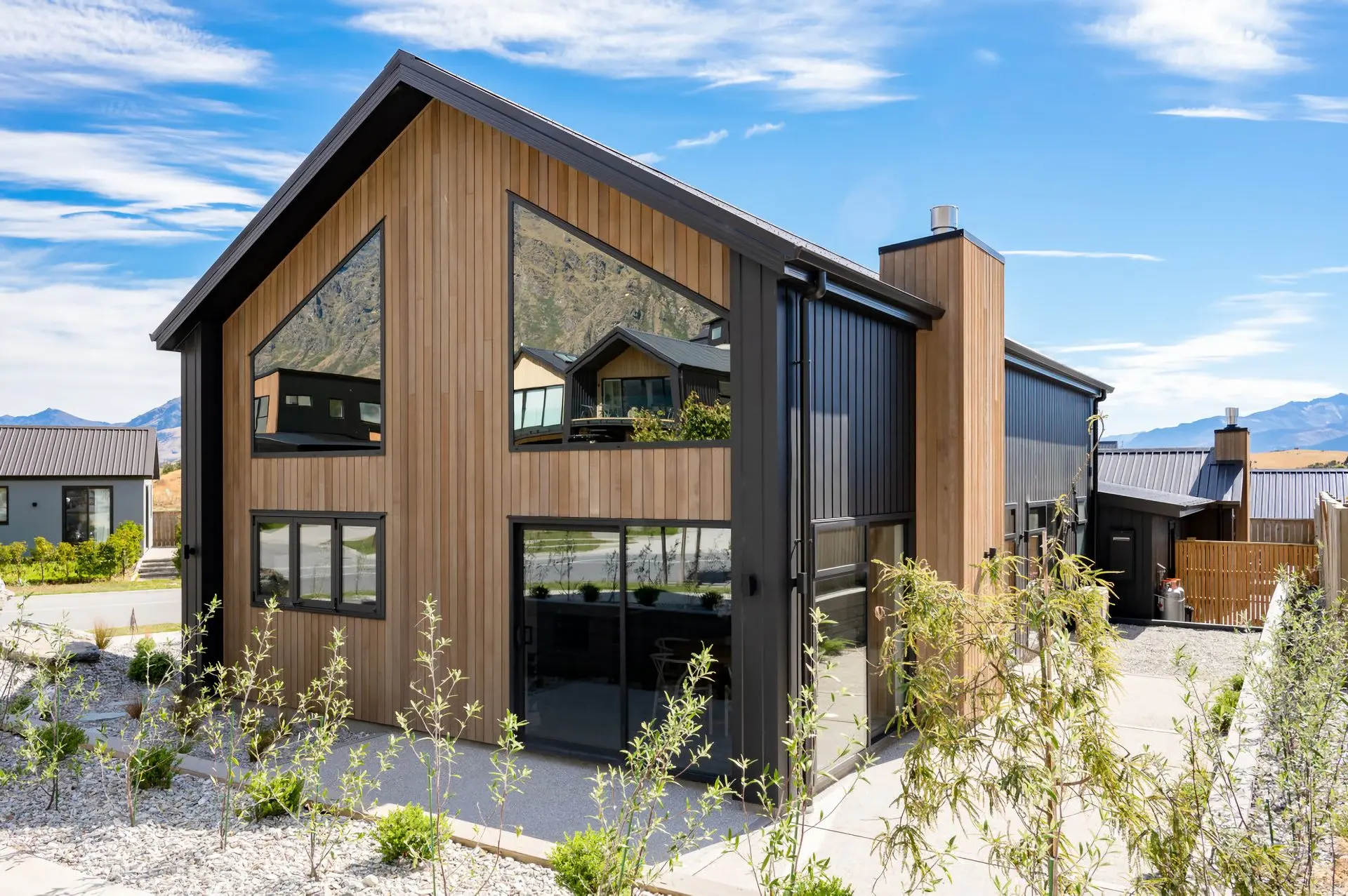 Marvellous on Muster family home mountain views