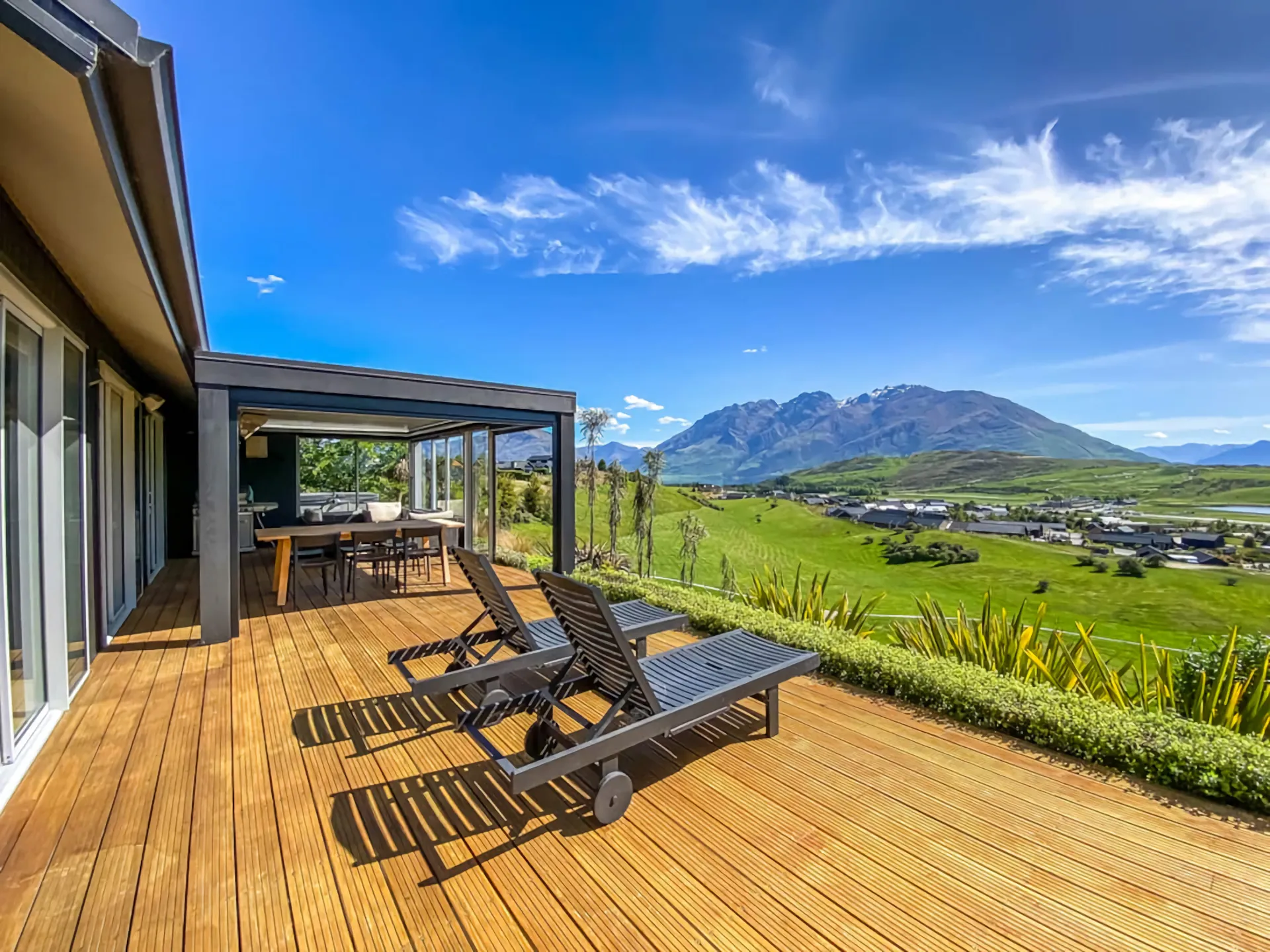 Horoeka House Stunning views and spa Pool