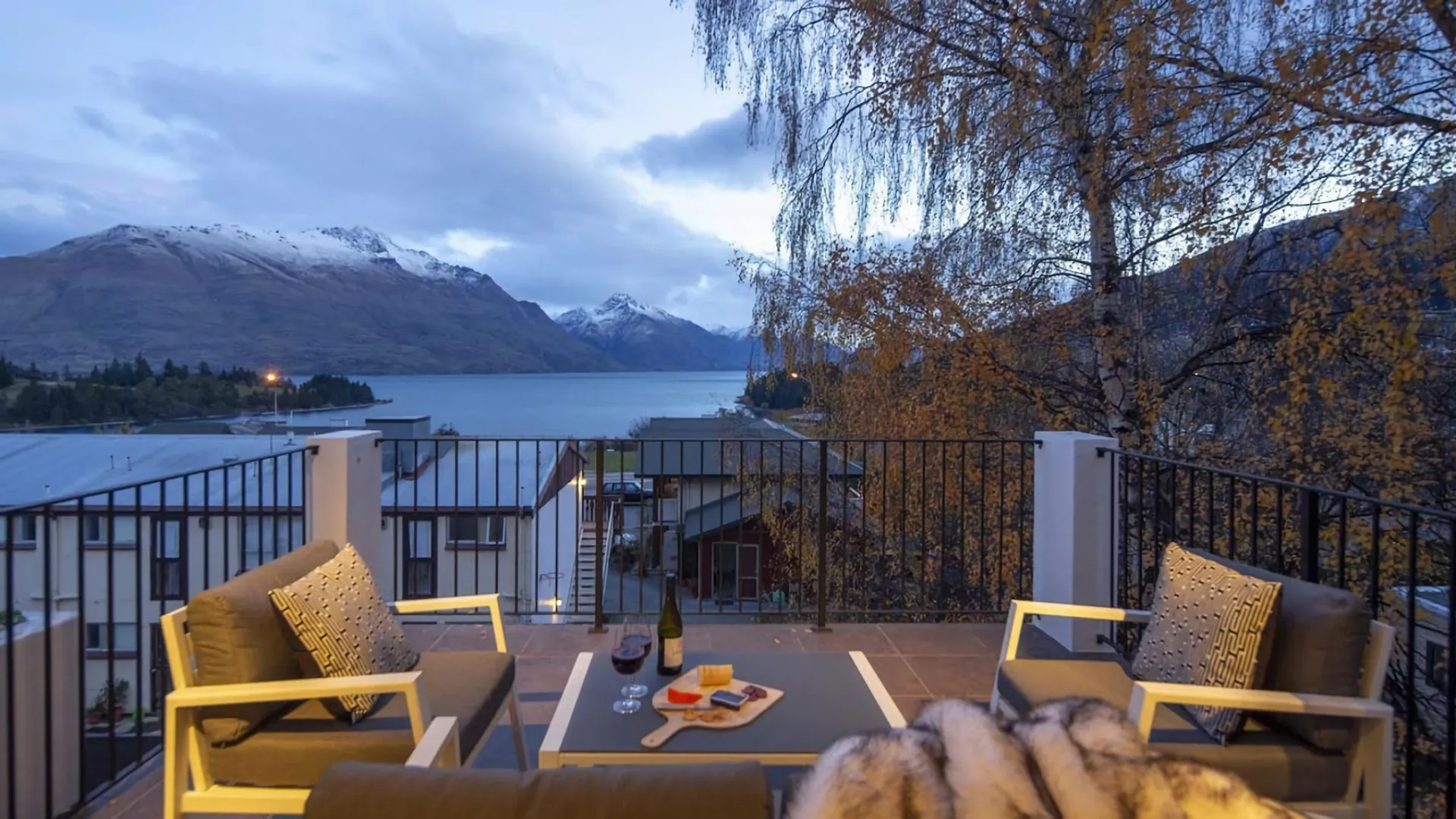 The Outlook walking distance to town