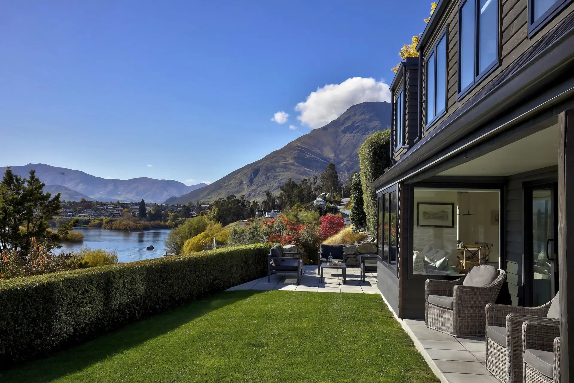 Perfect on the Peninsula with Lake View and Hot Tub