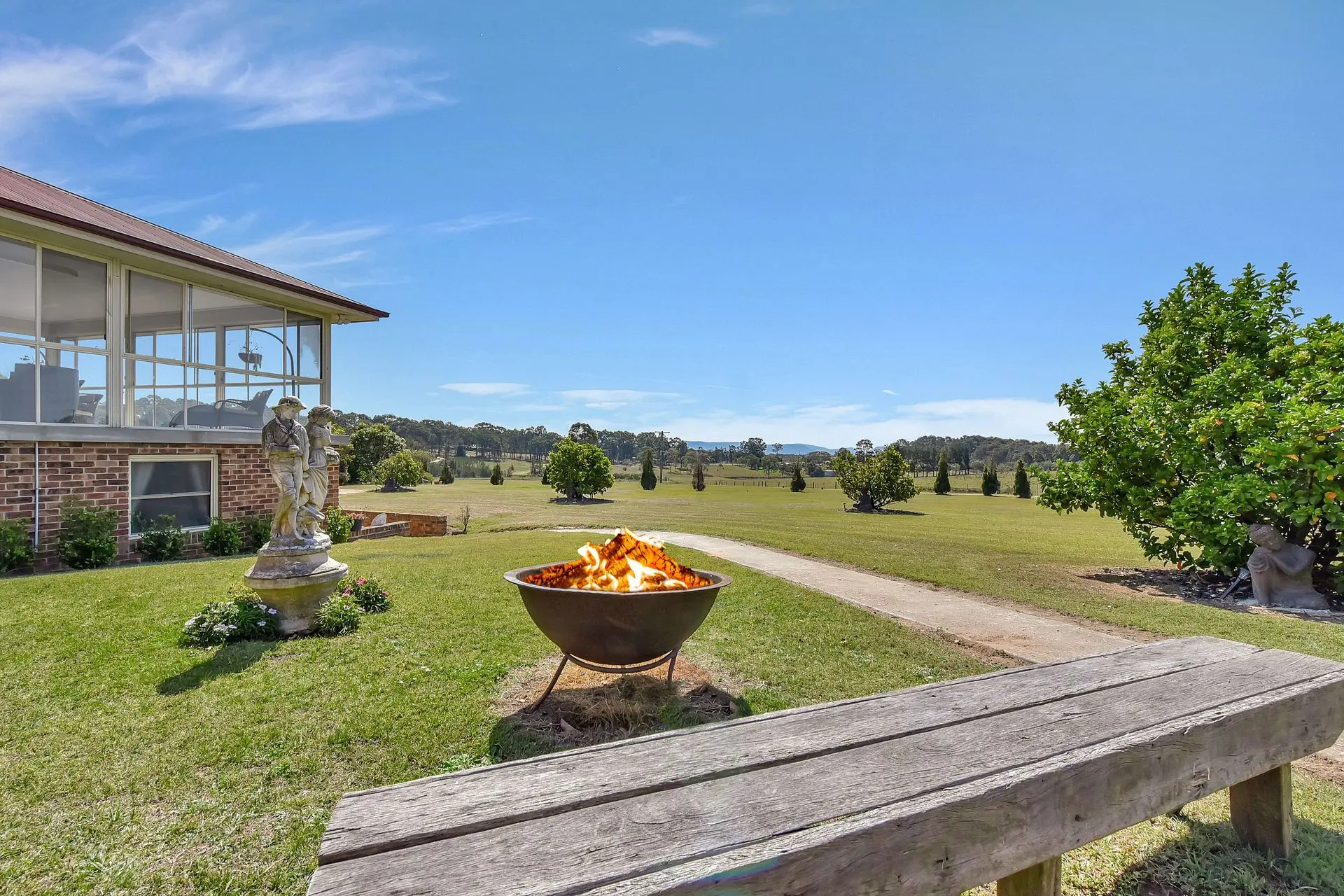 Noble Willow Estate Lovedale. Super Spacious, with views and pool