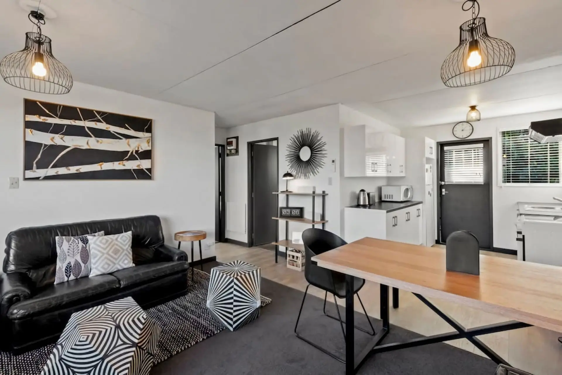 Scenic Apt 2 – Family friendly and close to town