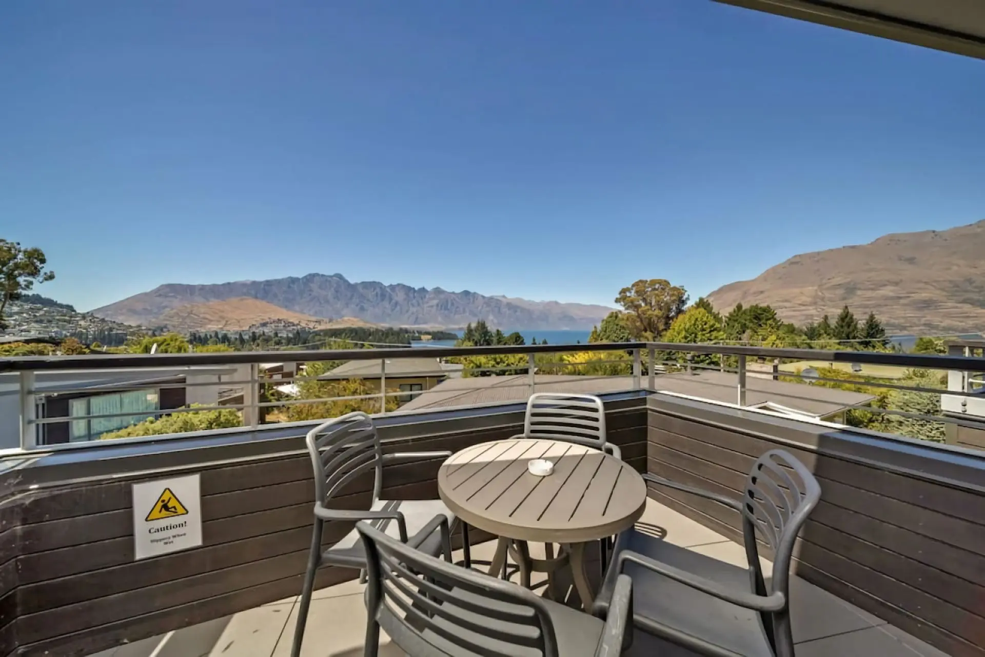 Vu Apartment – Great views walk to town