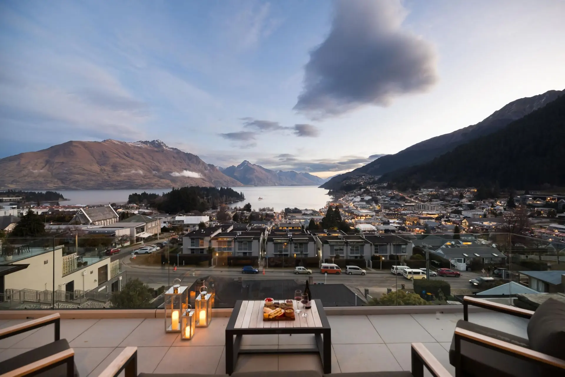 Catalina Apt 5 amazing views and walk to town