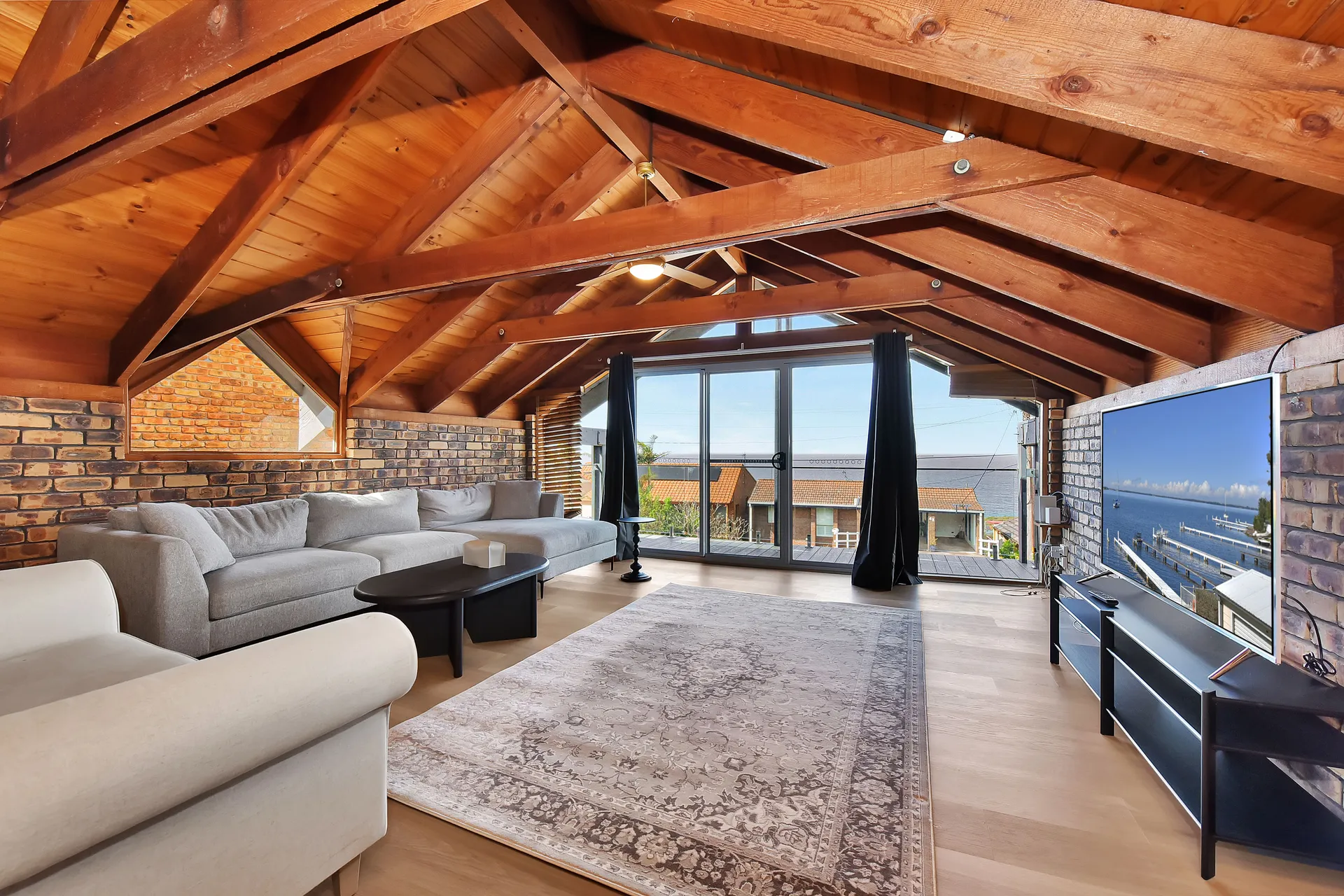 Treehouse Waterview at Caves Beach!